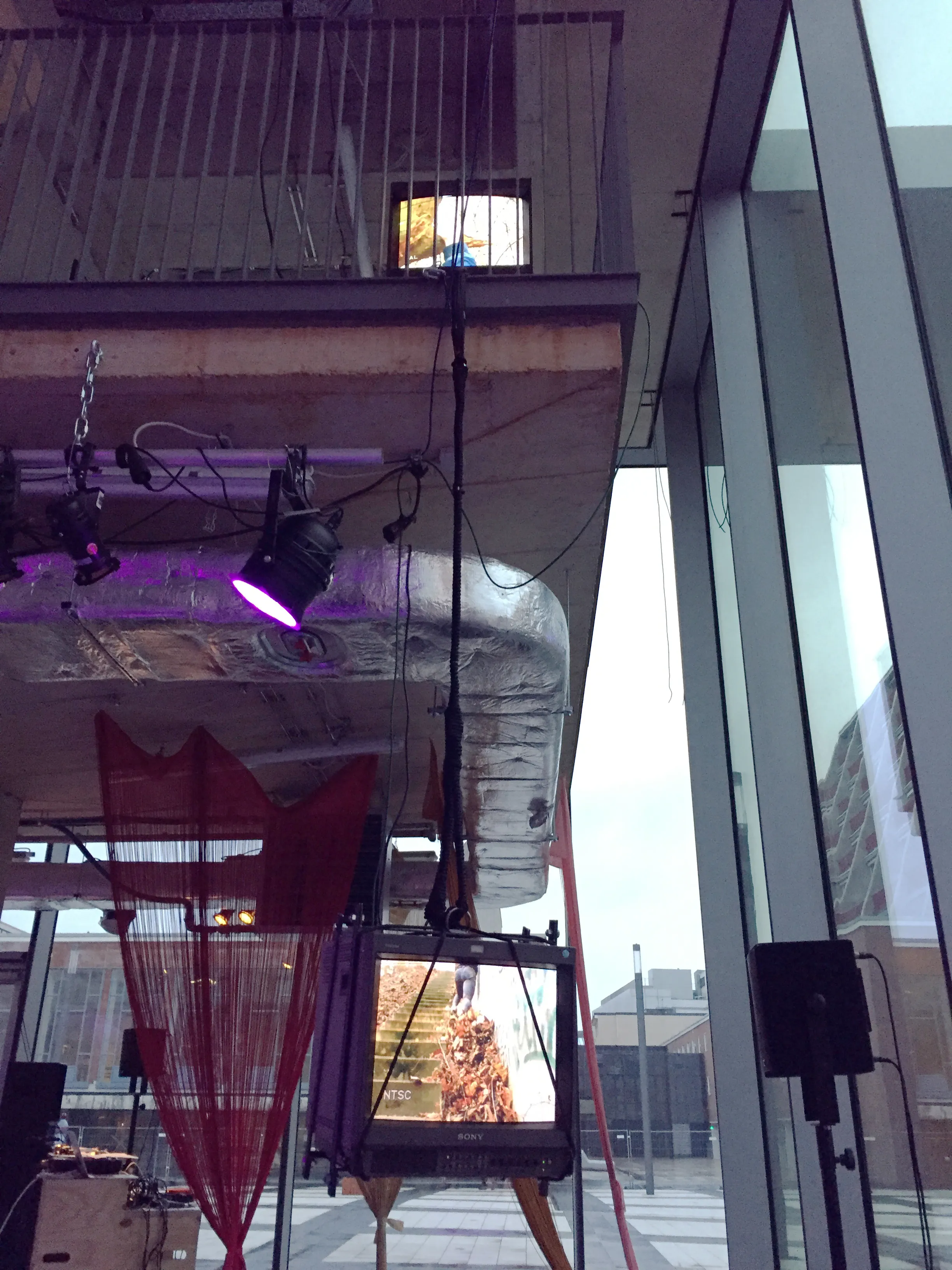 völlig Utopisch - 2