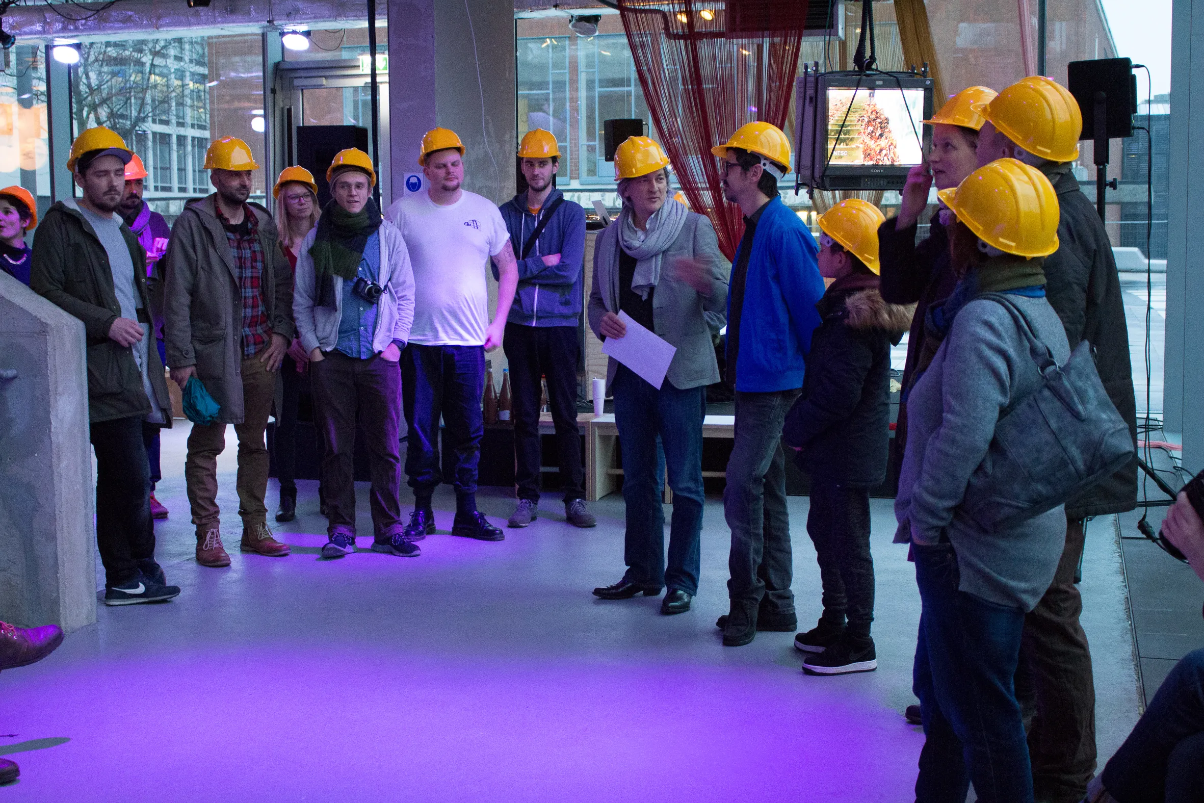 völlig Utopisch — 8