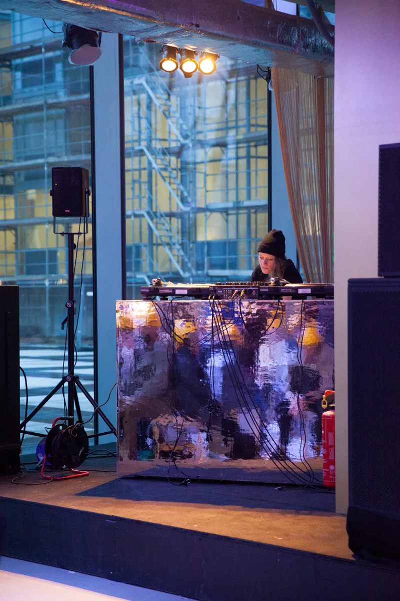 völlig Utopisch — 16