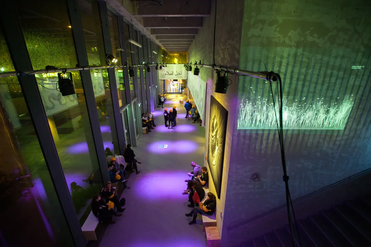 völlig Utopisch — 19