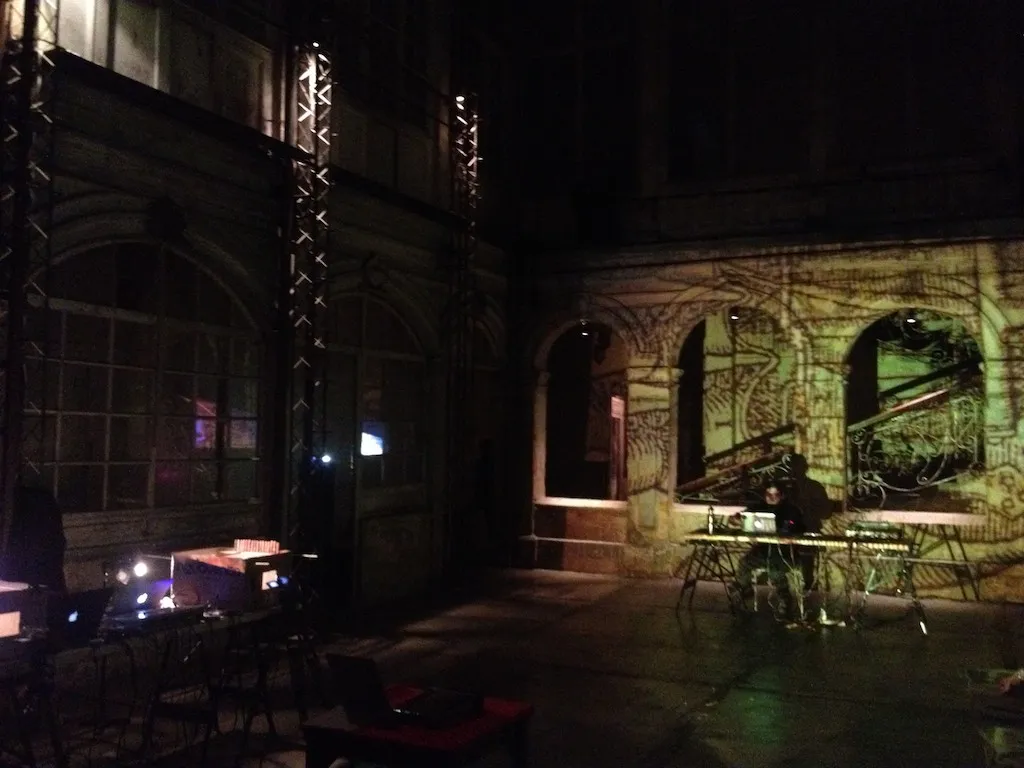 ocultar - disfrazar - disimular — 9