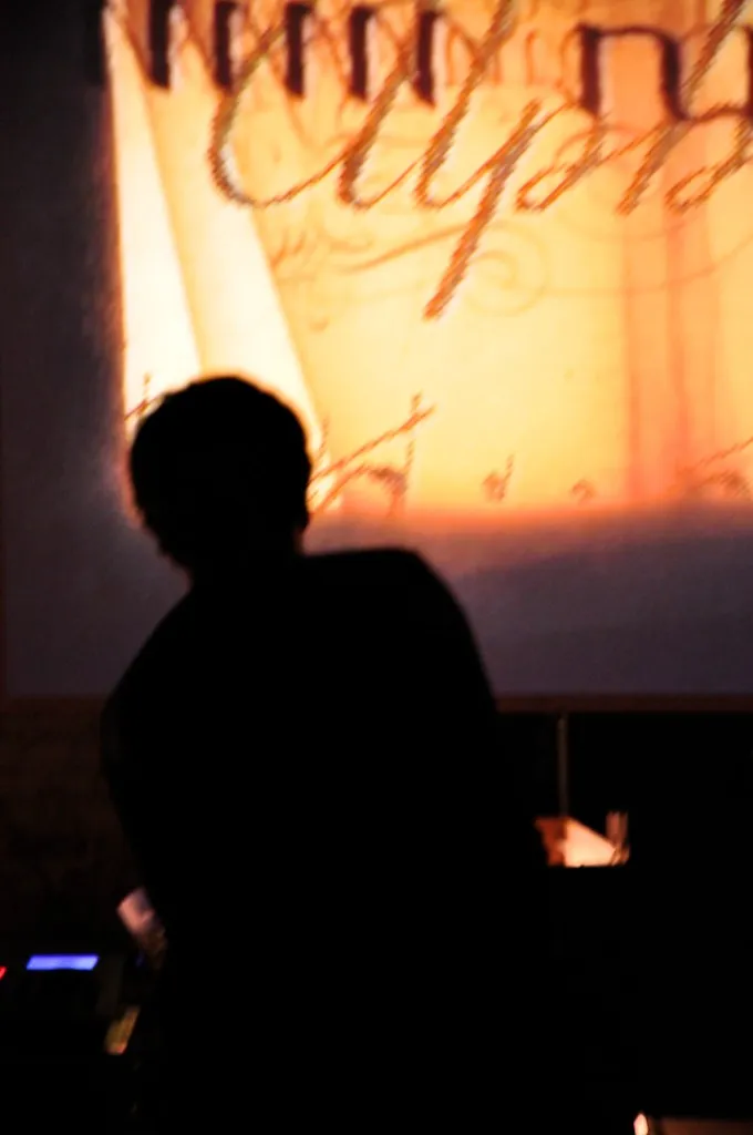 {ñ} an oracle-based composition for a(n) (empty) page - 4