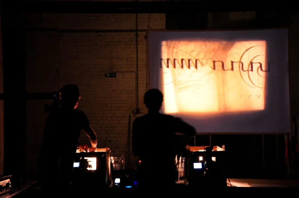 {ñ} an oracle-based composition for a(n) (empty) page — 7